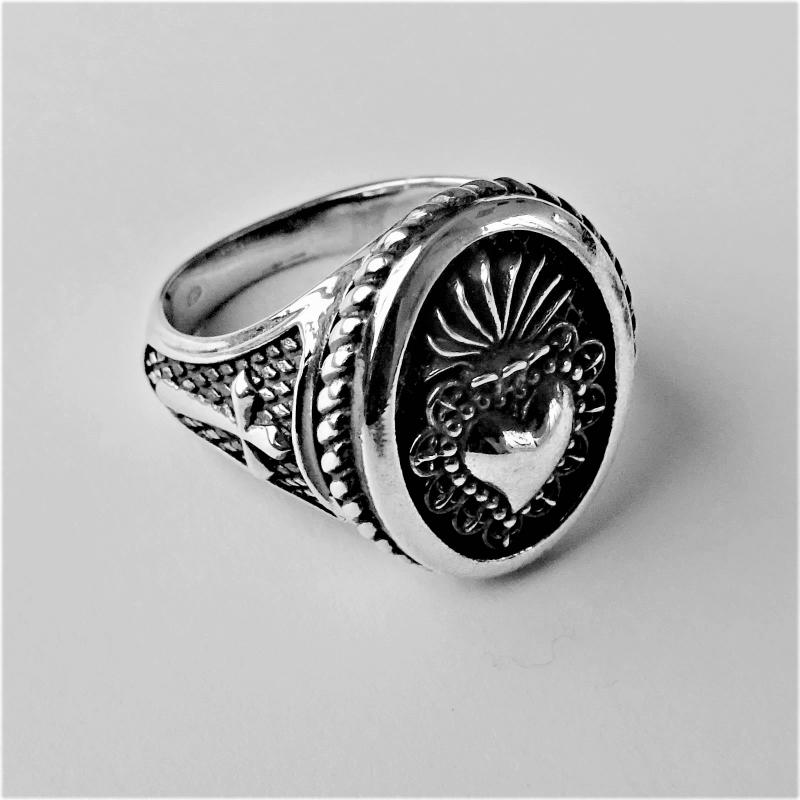 Anello uomo chevalier cuore ex voto in argento cuore sacro