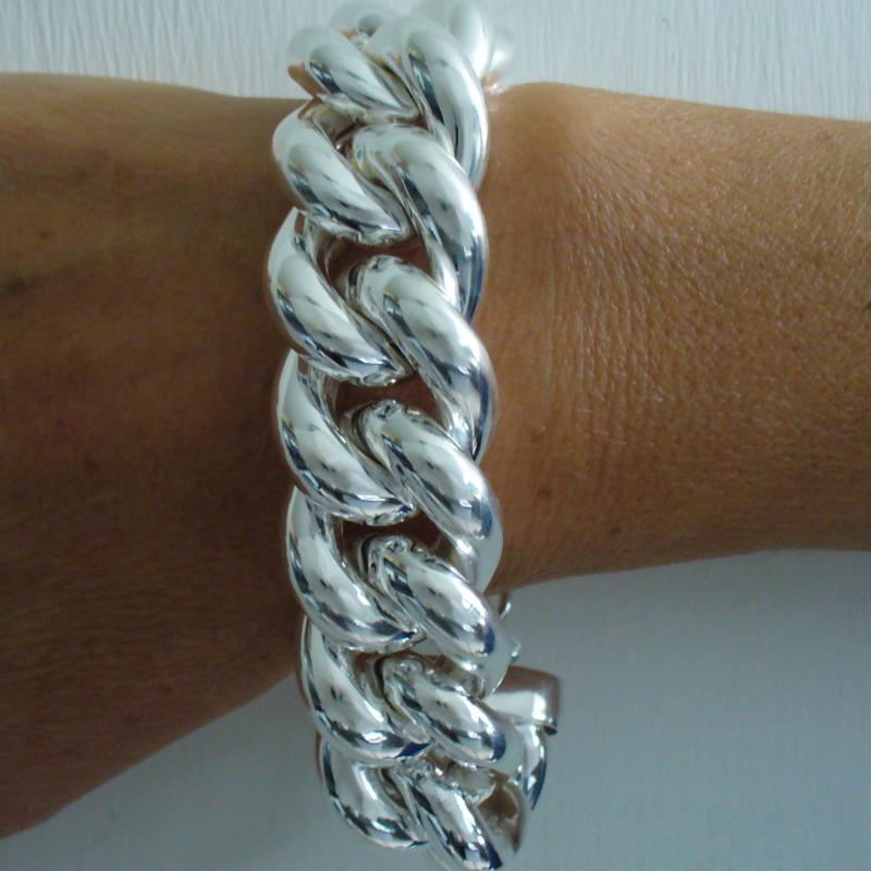 Amazon.com: Savlano 925 Sterling Silver 11.5mm Rombo Double Curb Chain  Bracelet -8 inch Hollow Curb Bracelet for Women - Made in Italy Comes with  Gift Box: Clothing, Shoes & Jewelry