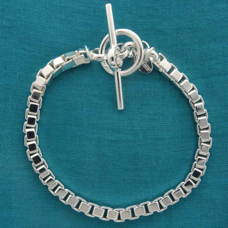 Sterling silver diamond cut box chain bracelet. Toggle bracelet