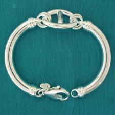 Bracciale semirigido in argento. Centrale maglia traversino.
