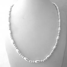 Collana in argento 925 sfere 4mm e ovaline 5mm (alternate 3+1). Lunghezza cm 50.