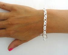 Bracciale a catena ovale e chiusura a barretta