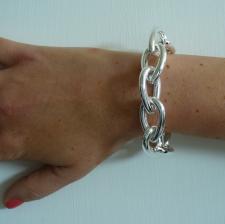 Grande bracciale in argento con catena maglie a goccia.