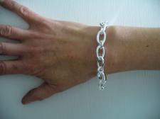 Women's link bracelet in sterling silver. 