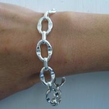 Women's oval link bracelet in sterling silver