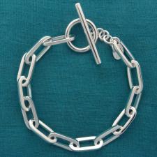 Bracciale in argento 925 massiccio, maglia allungata, filo sezione quadrata media. CHIUSURA A T-B...