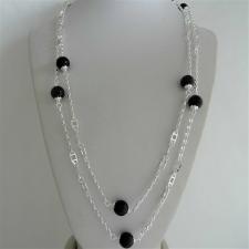 Collana in argento 925, sfere in onice nera ed esagoni traforati. Lunghezza 120 cm.