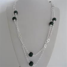 Collana in argento 925, sfere in agata verde muschiata ed esagoni traforati. Lunghezza 120 cm.