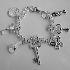 Bracciale in argento 925 charms chiavi, moneta, lisca, farfalla, ciabatta.